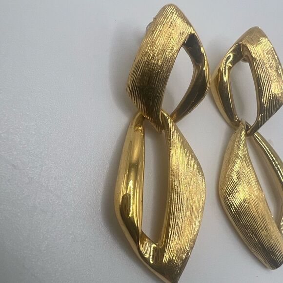 Vintage Napier Geometric Gold Tone Earrings. Standard Back Earrings. - Picture 3 of 7